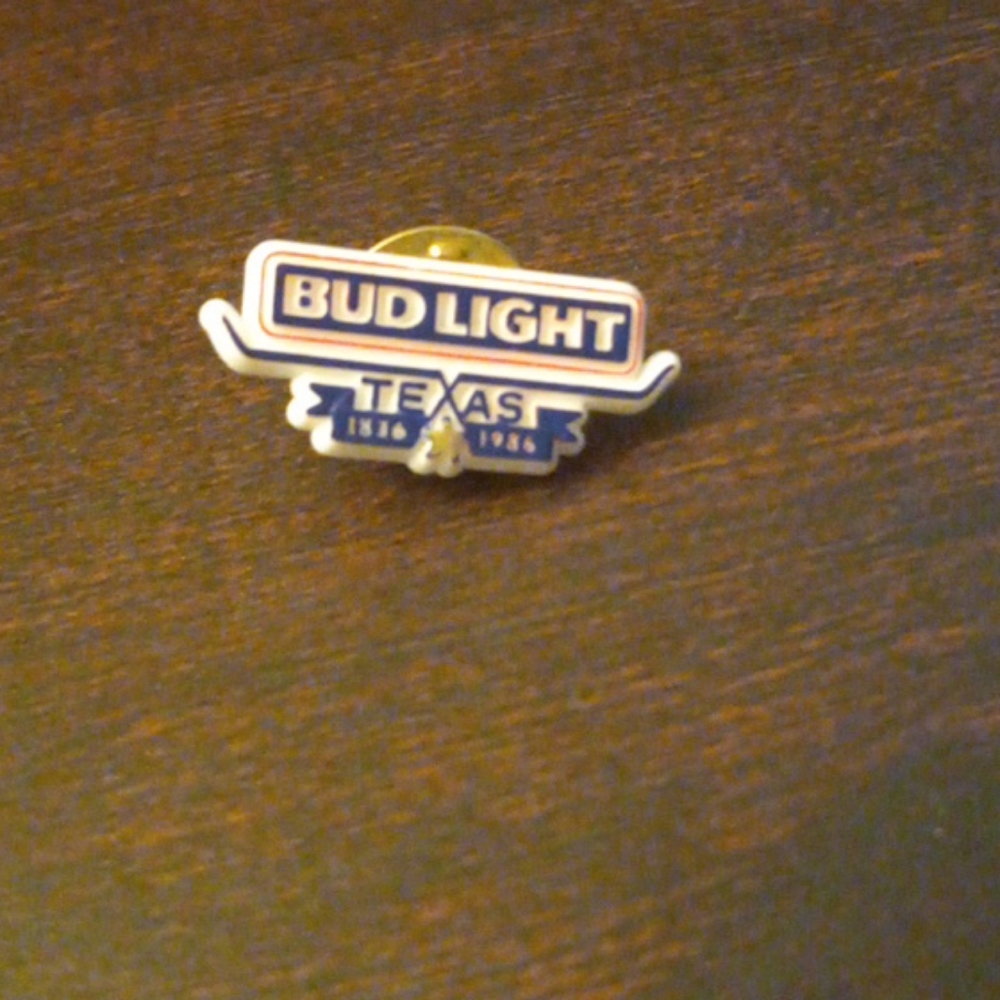 Bud Weiser retro pin